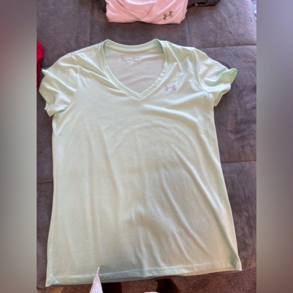 NWOT: Light Green Women’s Under Armor Shirt